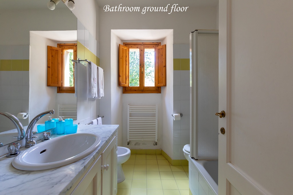 Villa I Vanzetti in Tredozio, this luxury villa with swimming pool and garden, for up to 14 people, is available for holiday rental in Emilia Romagna at the border with Tuscany. 